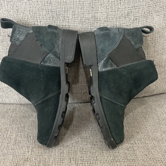 Sorel youth Chelsea dress boot size 1 black suede slightly metallic black - Picture 7 of 7